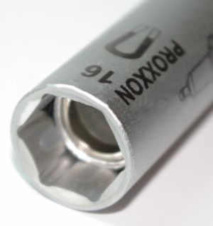 Klíč na svíčky 16 mm s magnetem, magnetická nástrčná hlavice na zapalovací svíčky, svíčák 16mm