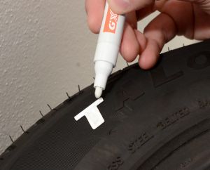 bílý popisovač permanentní bílá barva na neporézní materiály gumy kabely kov sklo plast  popisovací fixa bílá 