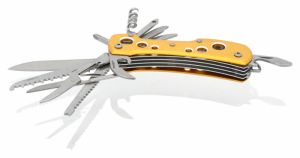 Multifunkční nůž z aluminia žluto-zlaté barvy, s nástroji z nožířské oceli.