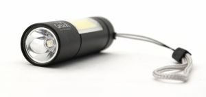 Svítilna kapesní LED 120lm nabíjecí, mini led světlo 2cm průměr délka 8,5cm s poutkem, dobíjecí mini baterka led 