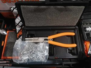 kleště na spony sedaček, sada na opravu autosedaček,kleště na zamačkávání spon C na autosedačky včetně spon 