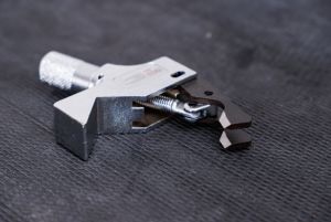 řezací přípravek pro opravu vnějšího poškozeného závitu pro M4-M45, oprava závitu hřídele šroubu všechny stoupání M4 až M45, pomocník na opravu vnějšího závitu na hřídeli 