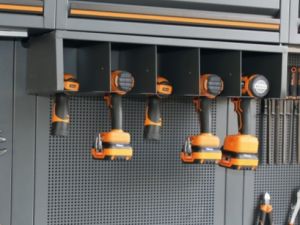 Držák pod nástěnnou skříňku pro elektrické nářadí SSPE