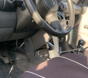 páka na zajištění brzdového pedálu rozpěra , Aretační přípravek na pedály o volant, servisní držák na brzdový a plynový pedál