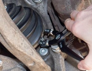 kleště na spony vhodné pro postupně nastavitelné hadicové spony namontované na nápravových manžetách vozů VAG, Mercedes-Benz Kleště na spony náprav manžety a montáž spon pro VAG, Mercedes-Benz, Toyota