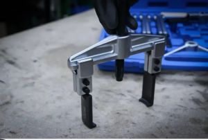 stahovák se slabým ramenem  3 ramenný a 2 ramenný stahovák s nízkou packou ramene a délkou 100mm 150mm 200mm sada stahovák 2 a 3 ramenný stahovák univerzální na řemenice co ouzkých prostorů 